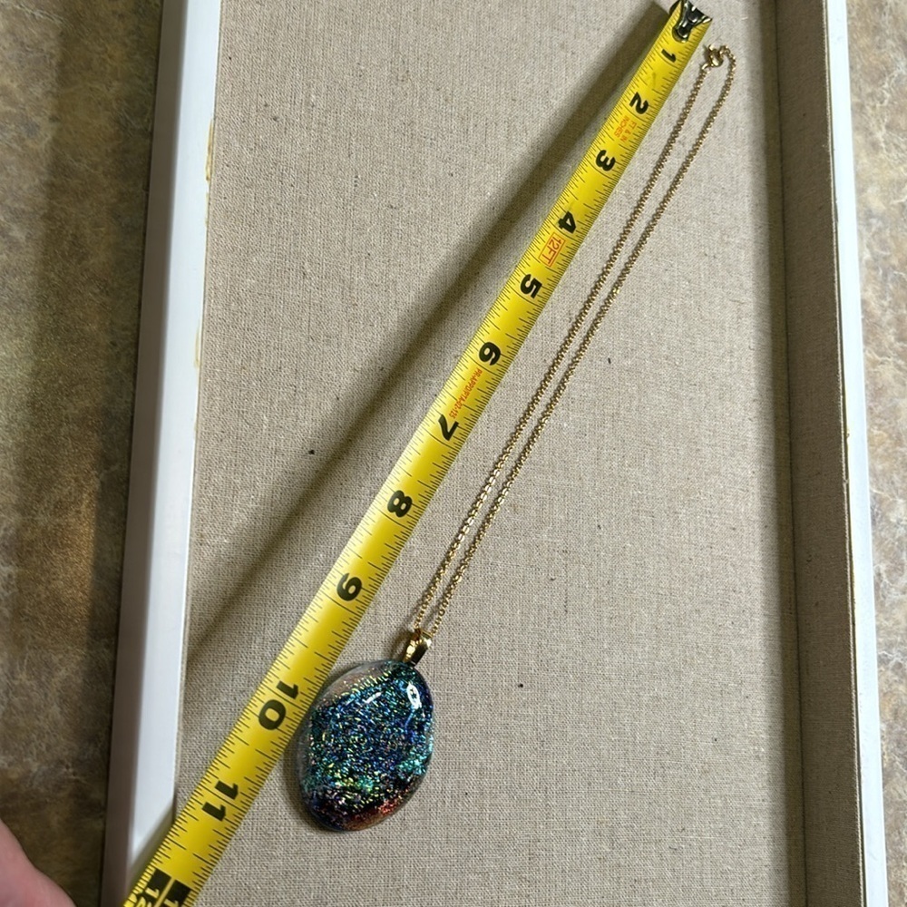 Dichroic fused glass pendant with chain - Picture 5 of 9